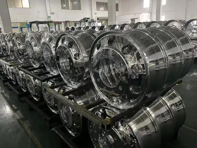 22.5x8.25 Polished Aluminum Rim - Photo 3