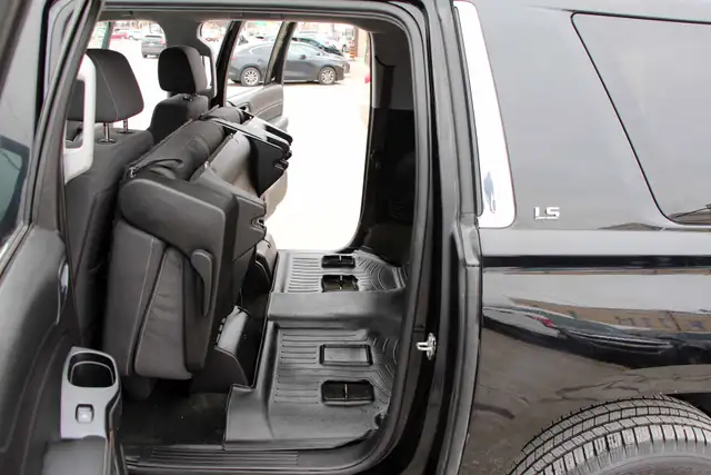 2016 Chevrolet Suburban LS 4x4 1-Owner Certified 2 Year W - Photo 19