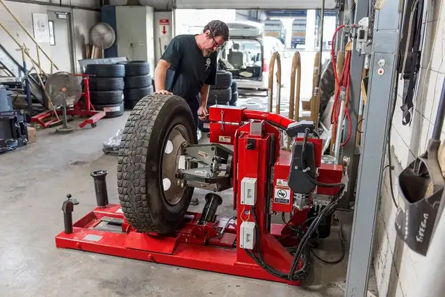 Semi Auto Commercial Tire Changer - Photo 2