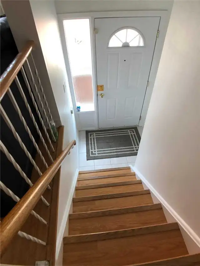 Scarborough RM Available Prime Location 4 Commuters - Photo 3