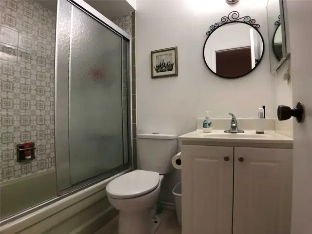 Scarborough RM Available Prime Location 4 Commuters - Photo 7