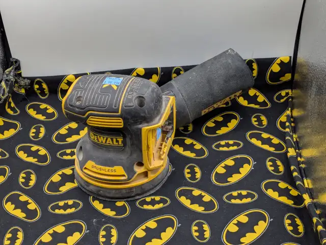 Dewalt DCW210 Palm Sander (#19027)