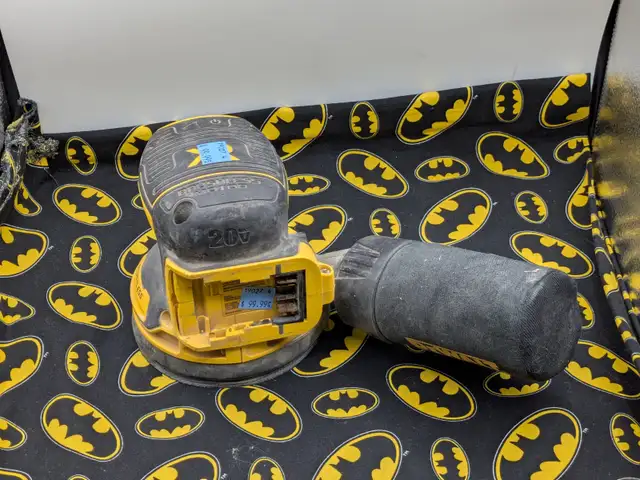 Dewalt DCW210 Palm Sander (#19027) - Photo 3