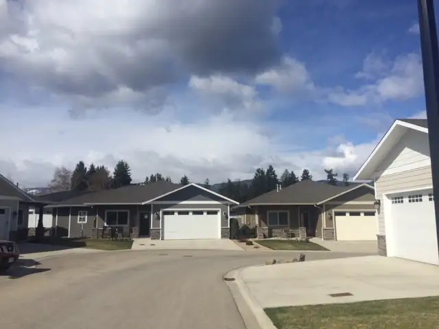 SALMON ARM - HOUSE FOR SALE - Photo 2