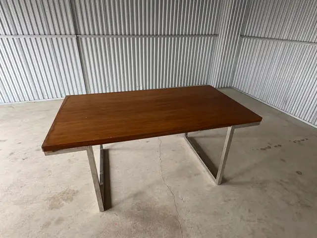 Free delivery used Wood top and metal base dining table - Photo 5