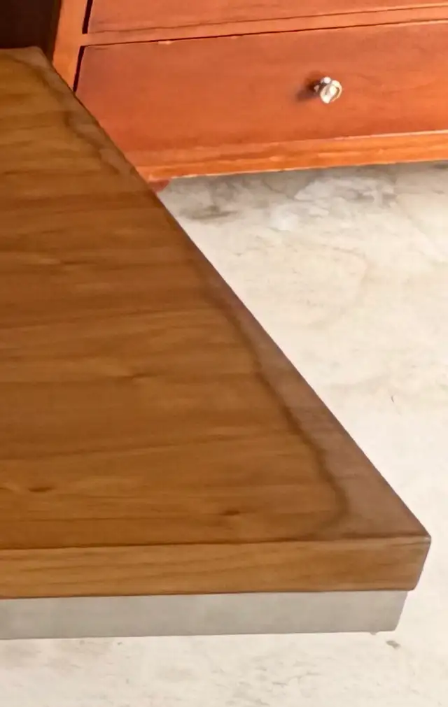 Free delivery used Wood top and metal base dining table - Photo 10