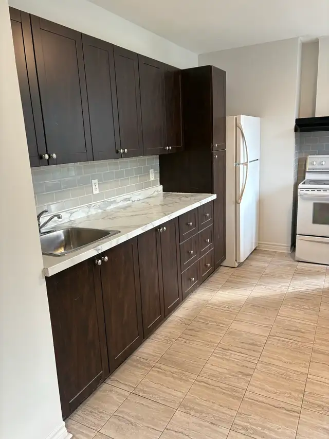 3 Bedroom  Den 7 1/2 ….HEATING INCLUDED - Photo 2