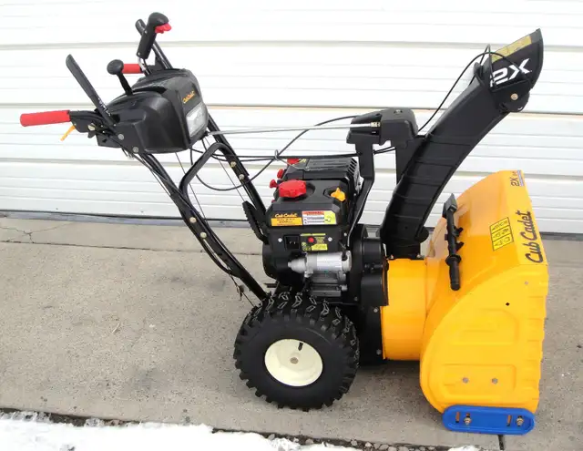 CUB CADET FULLY EQUIPPED 24 INCH SNOWBLOWER - Photo 2