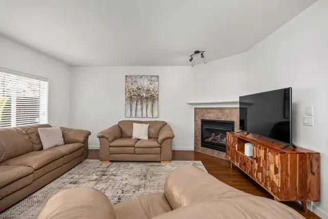 WALK TO EVERYTHIGN! 4 BED TOWNHOME IN GLENMORE! 12 218 Glen Park - Photo 3