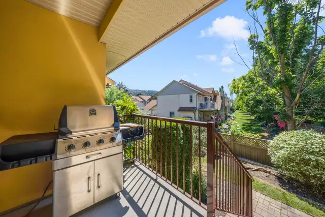 WALK TO EVERYTHIGN! 4 BED TOWNHOME IN GLENMORE! 12 218 Glen Park - Photo 5