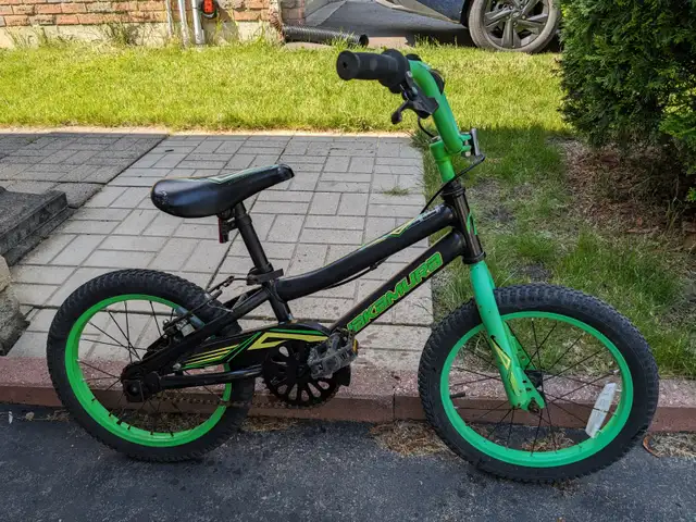 BICYLES 14"   16"  GREEN,   HOTWHEELS USED, WORKS