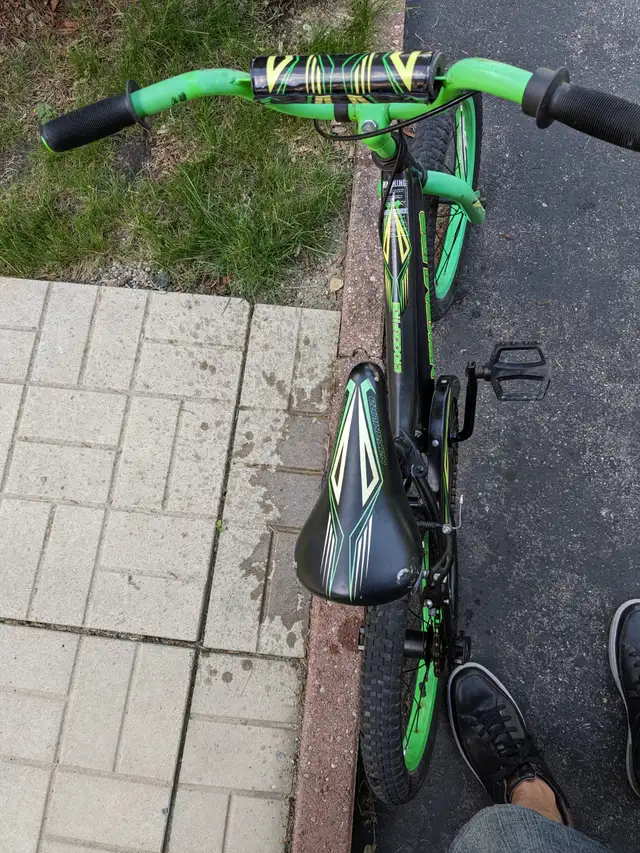 BICYLES 14"   16"  GREEN,   HOTWHEELS USED, WORKS - Photo 3