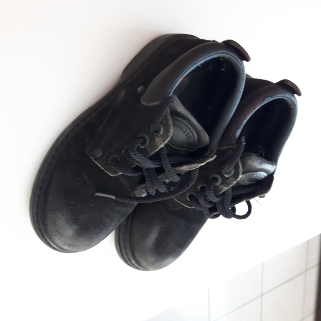 UNE PAIRE DE SOULIERS NOIRS DE 8'DE LONG GRANDEUR 12 BÉBÉ: $5.00 - Photo 3