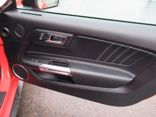 2015 Ford Mustang Ecoboost Premium | Heated and Cooled Leather | - Photo 10