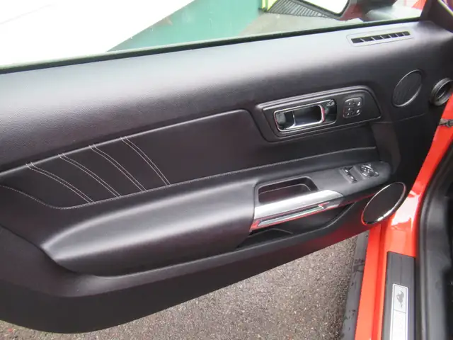 2015 Ford Mustang Ecoboost Premium | Heated and Cooled Leather | - Photo 15