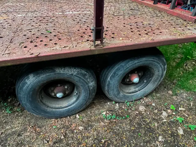 Wagon Voiture (Trailer) à foin , 6 roues VALAC, 20 pieds - Photo 3