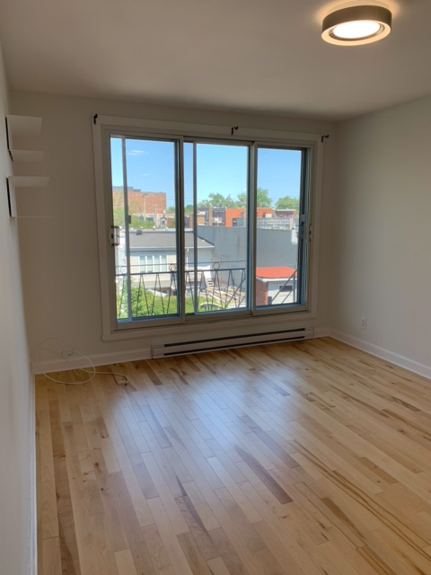 Grand 2 1/2 Rénové Metro Jean-Talon - Photo 4