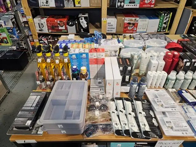 LEGO-HOUSHOLD ITEMS-TOOLS ONLINE AUCTION BRAND NEW MERCHANDISE - Photo 2