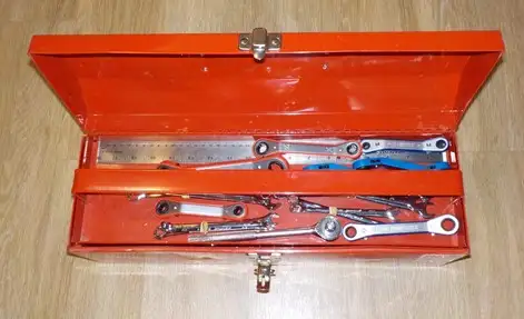 General Assembly / Automotive Repair Tools with Toolbox - Photo 2