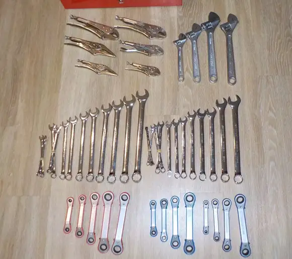 General Assembly / Automotive Repair Tools with Toolbox - Photo 4