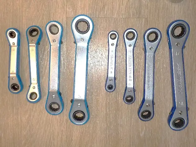 General Assembly / Automotive Repair Tools with Toolbox - Photo 9