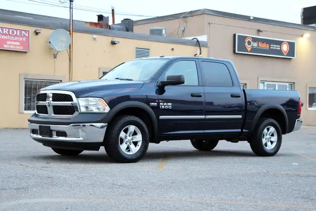 2015 Ram 1500 4x4 HEMI Crew Cab Certified 2 Year W - Photo 2