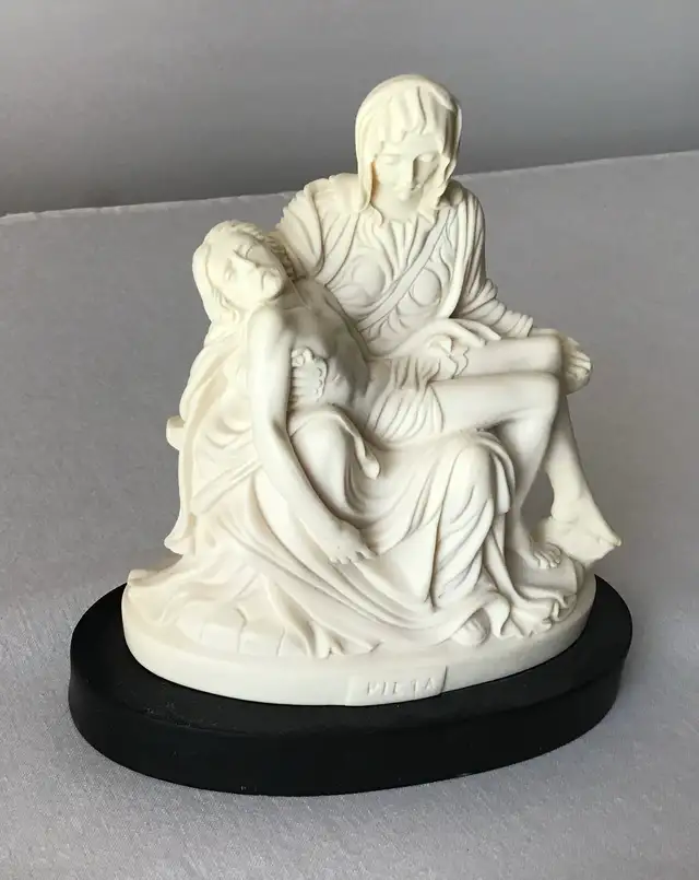 STATUE.   VIERGE.   LA PIÉTA.  DE MICHEL-ANGE