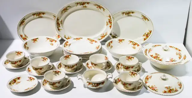 VINTAGE JOHNSON BROS. ORANGE FLORAL 28PC DINNERWARE SET