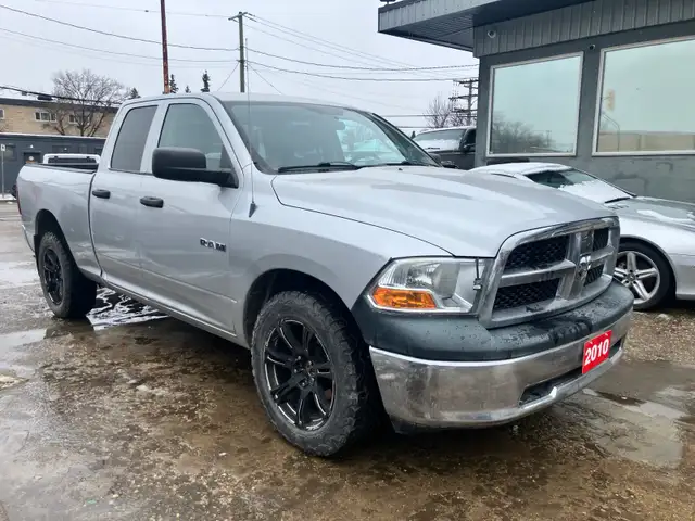 4x4 ~ 2010 Dodge Ram 1500 Quad cab, low kms & SAFETIED - Photo 2