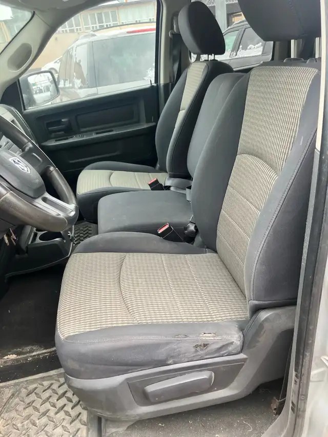 4x4 ~ 2010 Dodge Ram 1500 Quad cab, low kms & SAFETIED - Photo 6