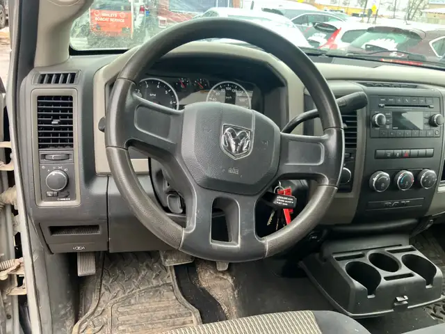 4x4 ~ 2010 Dodge Ram 1500 Quad cab, low kms & SAFETIED - Photo 7