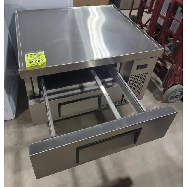 True 36″ 2 Drawer Refrigerated Chef Base TRCB-36-HC - Photo 3