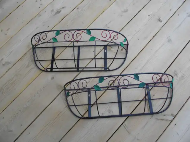2 wire hanger baskets