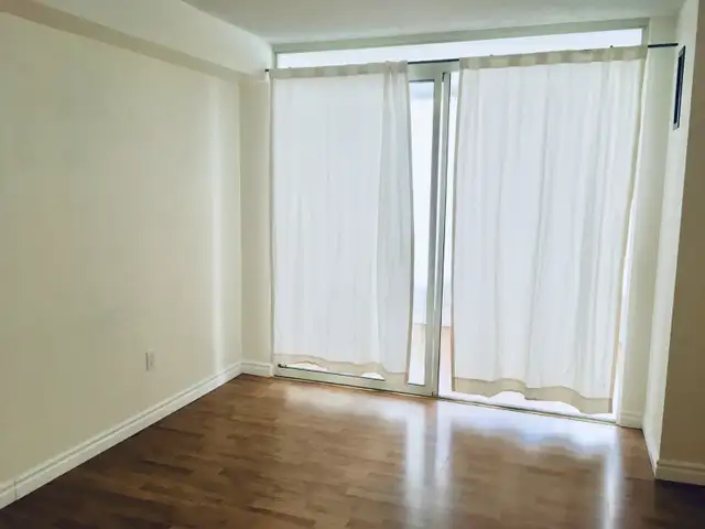 LARGE ALL-INCLUSIVE SUITE AVAILABLE NOW, MISSISSAUGA CITY CENTRE - Photo 18