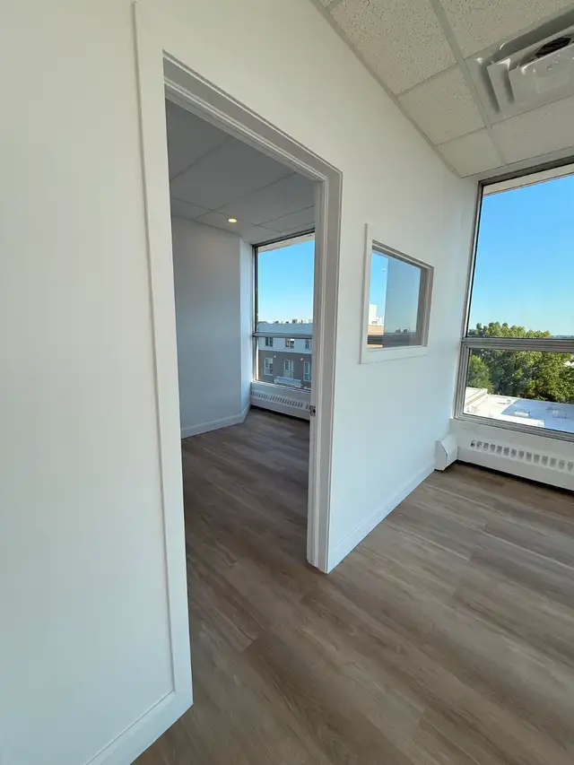 2 MOIS GRATUITS - Bureau 1 581 pc Suite 517 - 2120 Sherbrooke E. - Photo 2