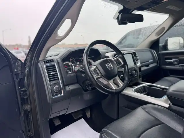 2017 RAM 3500 LARAMIE CREW CAB – 6.7L CUMMINS DIESEL – 4X4 - - Photo 13