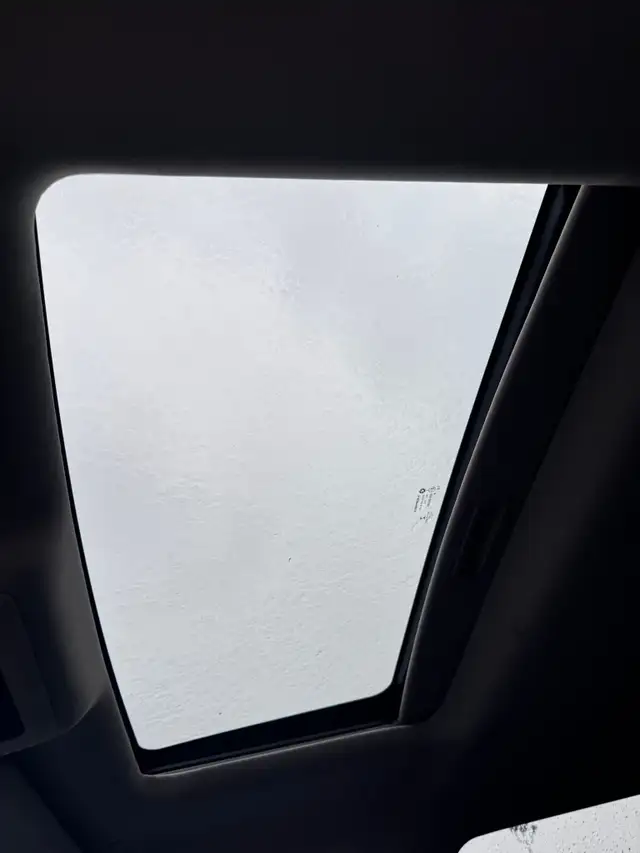 2017 RAM 3500 LARAMIE CREW CAB – 6.7L CUMMINS DIESEL – 4X4 - - Photo 16