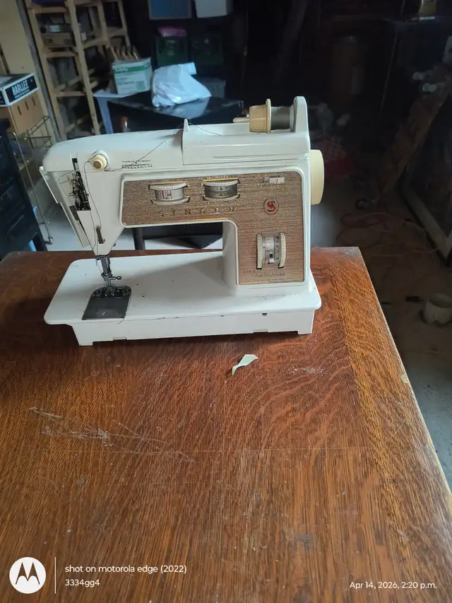 Vintage Singer Sewing Matchine