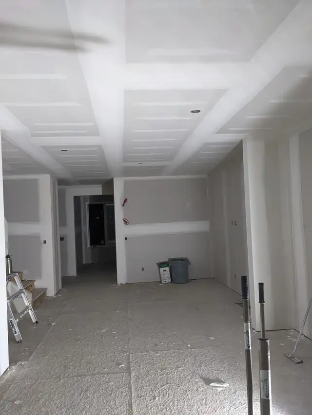 Professional Drywall Taper - Photo 2