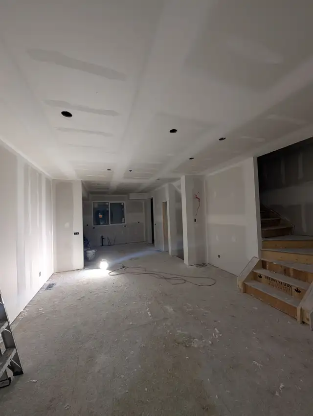 Professional Drywall Taper - Photo 4