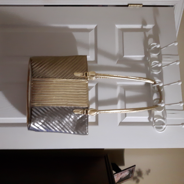 BEAU SAC À MAIN NEUF OR ARGENT 11'DE HAUTx14'DE LARGE: $20.00 - Photo 3