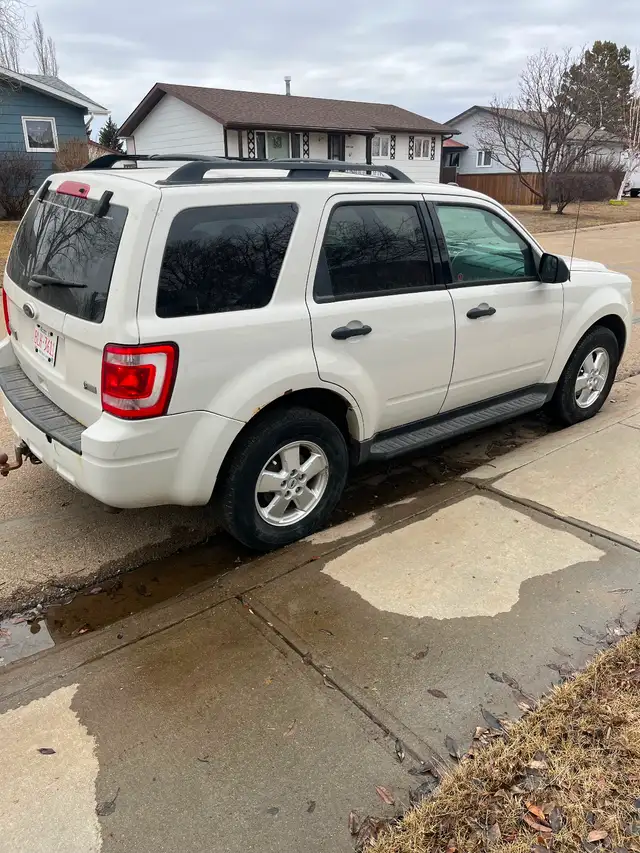 Ford Escape - Photo 2