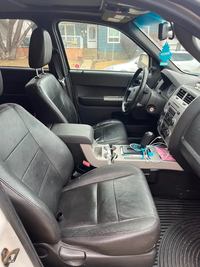 Ford Escape - Photo 3