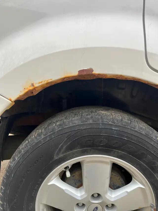 Ford Escape - Photo 4