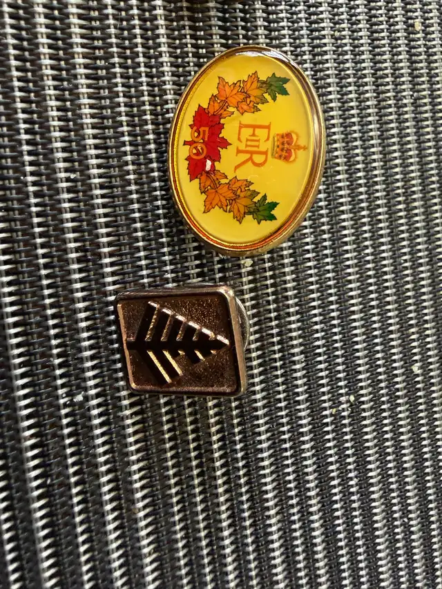 pins collectible - Photo 3