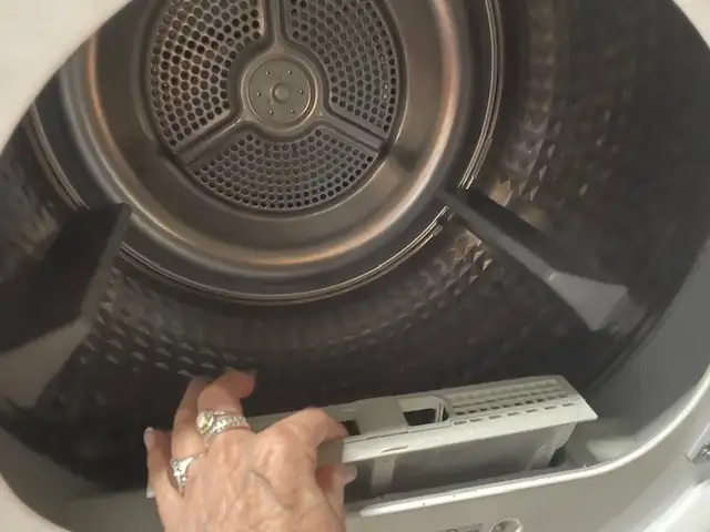 Mini sécheuse frontale blanche 24'' superposable GE - Photo 3