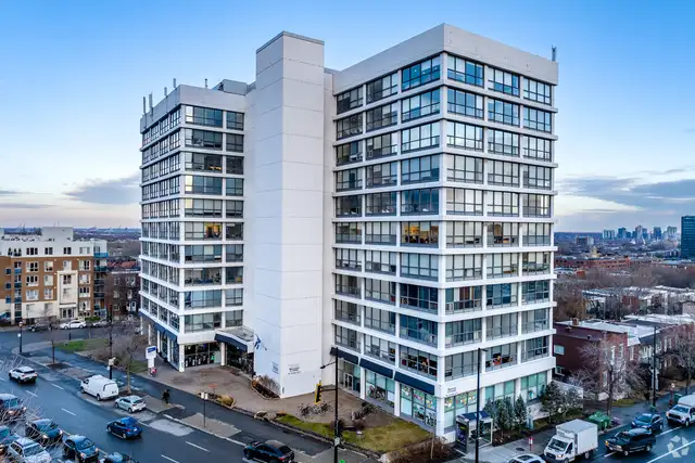 PENTHOUSE - 2,500 sq. ft. Glass Suite 1118-2120 Sherbrooke East - Photo 3