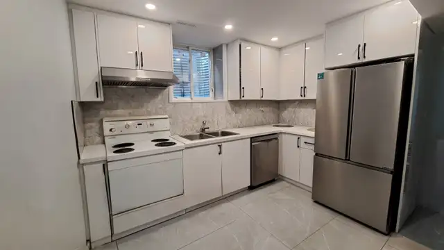 New Renovated Bedroom Near Go Station, HWY, Airport, Hospital