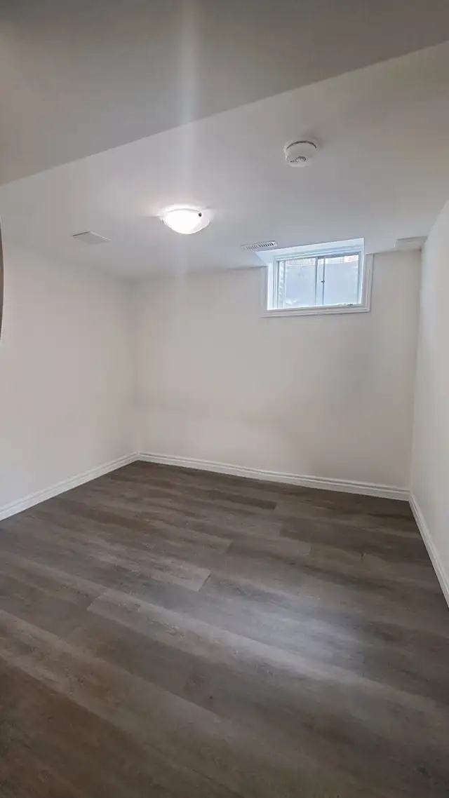 New Renovated Bedroom Near Go Station, HWY, Airport, Hospital - Photo 5