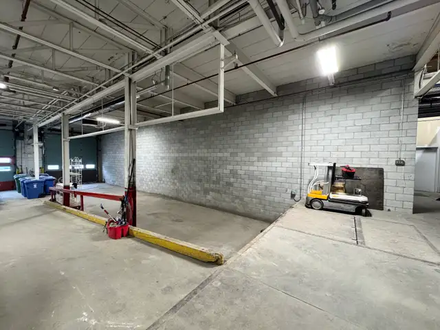 Commercial Space - Photo 4